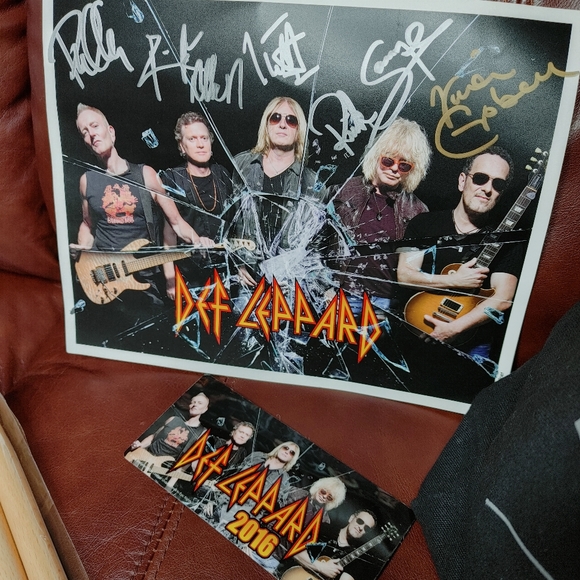 DEF LEPPARD SIGNED BAND PHOTO & VIP MEMORABILIA 2015 MIRRORBALL - Picture 4 of 13